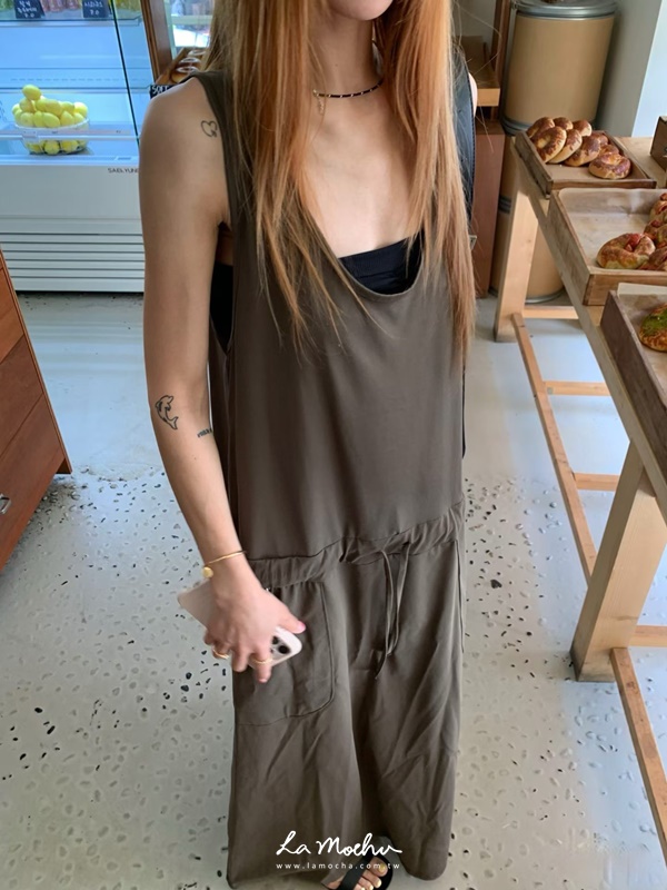 渡假款無袖縮腰連身裙